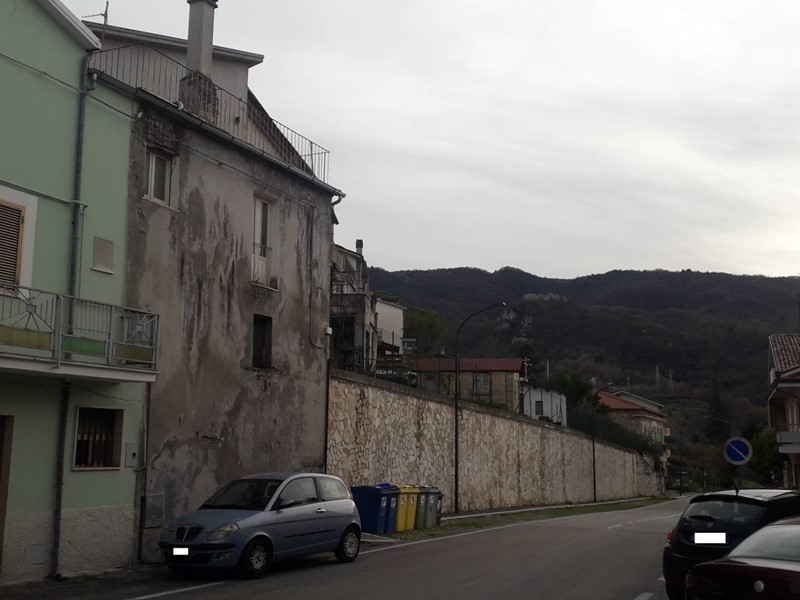 Casa Indipendente in Vendita a Serramonacesca, 30'000€, 80 m²
