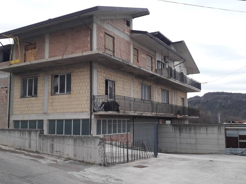 Casa Indipendente in Vendita a Pretoro, 90'000€, 365 m²