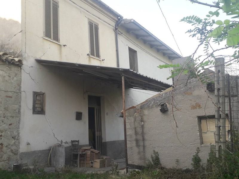 Terreno agricolo in Vendita a Alanno, 90'000€, 34000 m²
