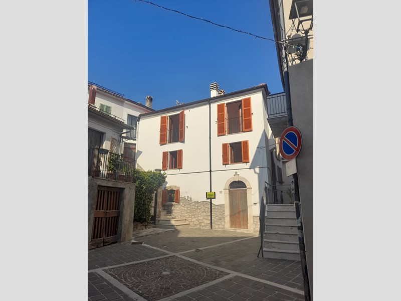 Casa Indipendente in Vendita a Serramonacesca, 65'000€, 86 m²