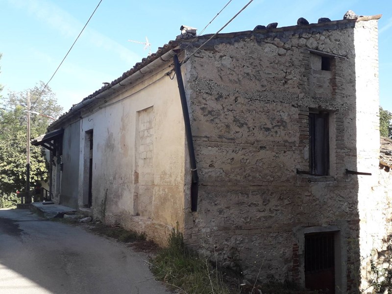 Casa Indipendente in Vendita a Rapino, 25'000&euro;, 65 m²