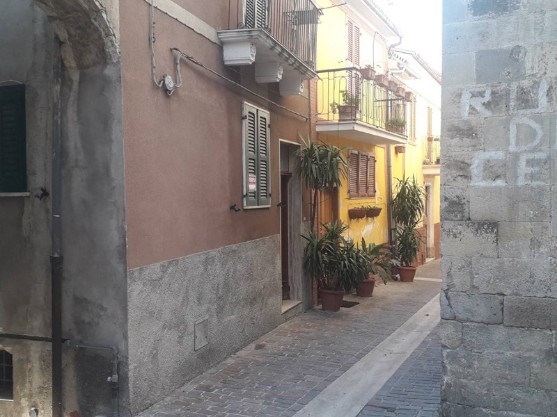 Casa Indipendente in Vendita a Manoppello, 75'000€, 145 m²
