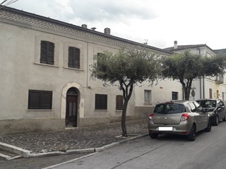 Casa Indipendente in Vendita a Serramonacesca, 75'000€, 220 m²