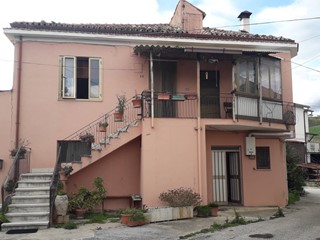 Casa Indipendente in Vendita a Alanno, 99'000€, 240 m²