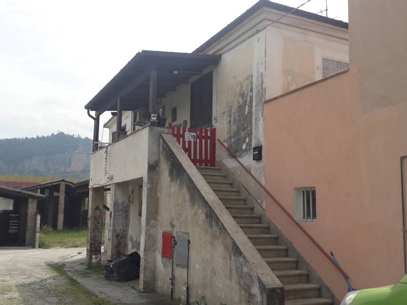 Casa Indipendente in Vendita a Alanno, 90'000€, 160 m²