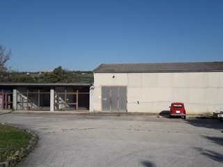 Immobile commerciale in Vendita a Vacri, 180'000€, 450 m²