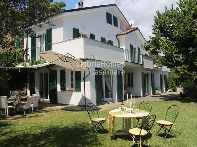 Villa in Vendita a Imperia, 750'000€, 298 m²