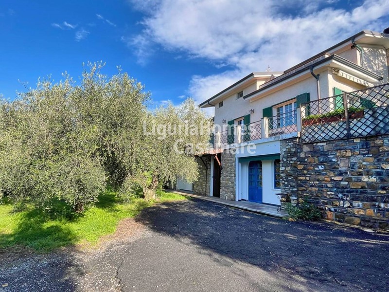 Villa in Vendita a Imperia, 520'000€, 314 m²
