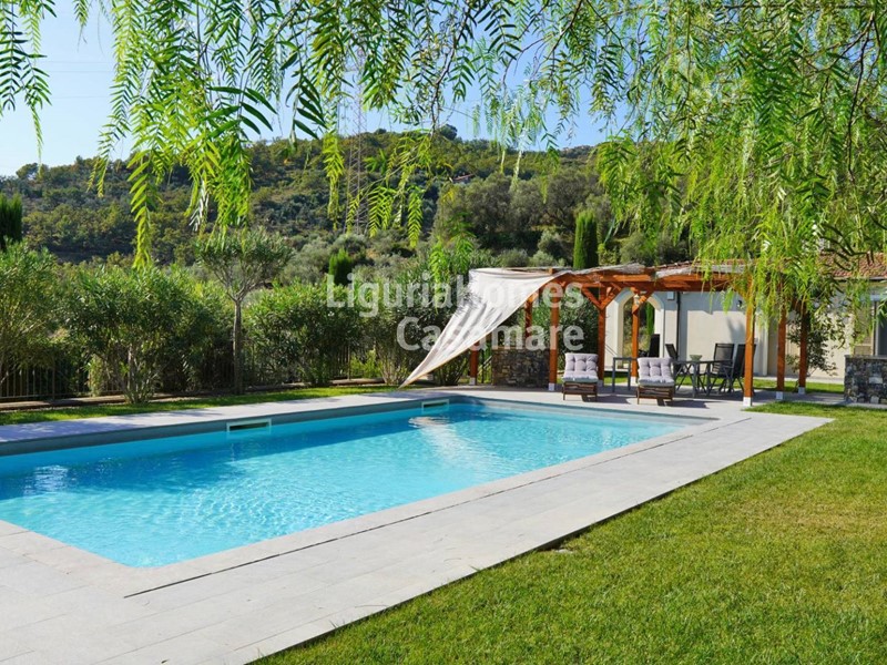 Villa in Vendita a Imperia, 1'400'000€, 323 m²