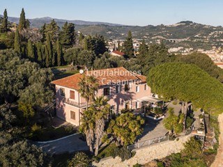 Villa in Vendita a Imperia, 1'950'000€, 421 m²