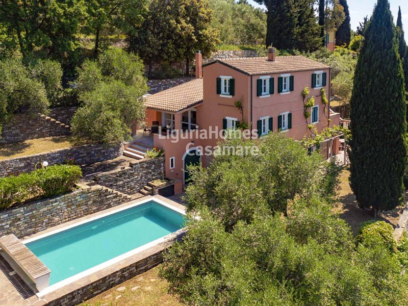 Villa in Vendita a Imperia, 890'000€, 292 m²