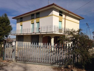 Casa Indipendente in Vendita a Monterubbiano, 350'000€, 330 m²