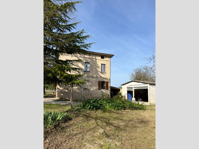 Casa Indipendente in Vendita a Montefiore dell'Aso, 198'000€, 200 m²