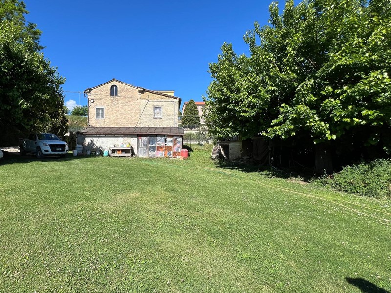 Casa Indipendente in Vendita a Petritoli, 125'000€, 200 m²