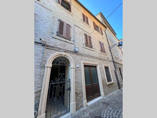 Appartamento in Vendita a Monte Urano, 155'000€, 141 m²