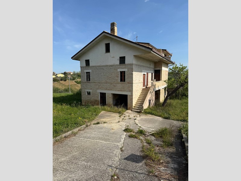 Casa Indipendente in Vendita a Fermo, 248'000€, 328 m²