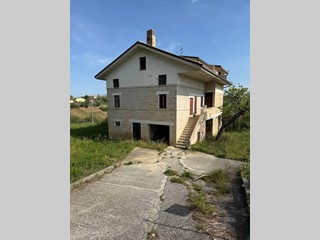 Casa Indipendente in Vendita a Fermo, 248'000€, 328 m²