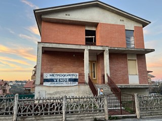 Casa Indipendente in Vendita a Fermo, 285'000€, 300 m²