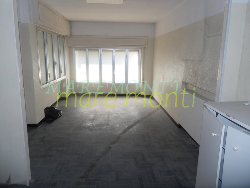Negozio in Vendita a Albissola Marina, 175'000€, 340 m²
