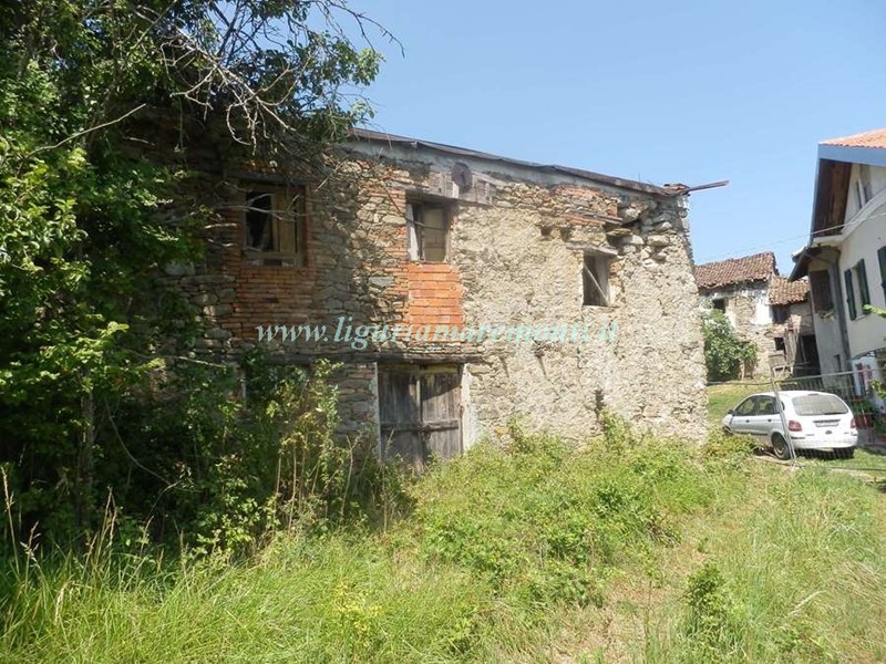 Rustico in Vendita a Dego, 40'000€, 300 m²