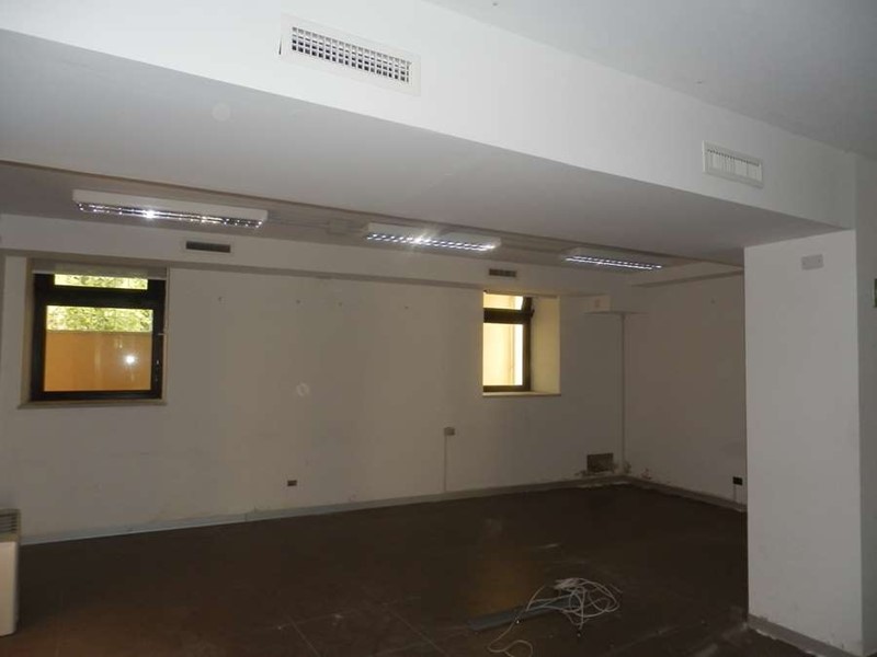Negozio in Vendita a Savona, 160'000€, 170 m²