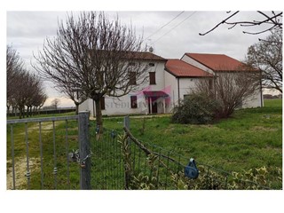 Villa in Vendita a San Giovanni del Dosso, 180'000&euro;, 380 m²