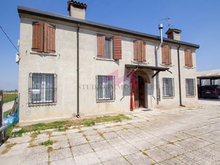 Casa Indipendente in Vendita a Melara, 150'000&euro;, 160 m²