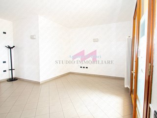 Ufficio in Affitto a Bergantino, 650€, 94 m²