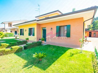 Villa in Vendita a Melara, 215'000&euro;, 192 m²