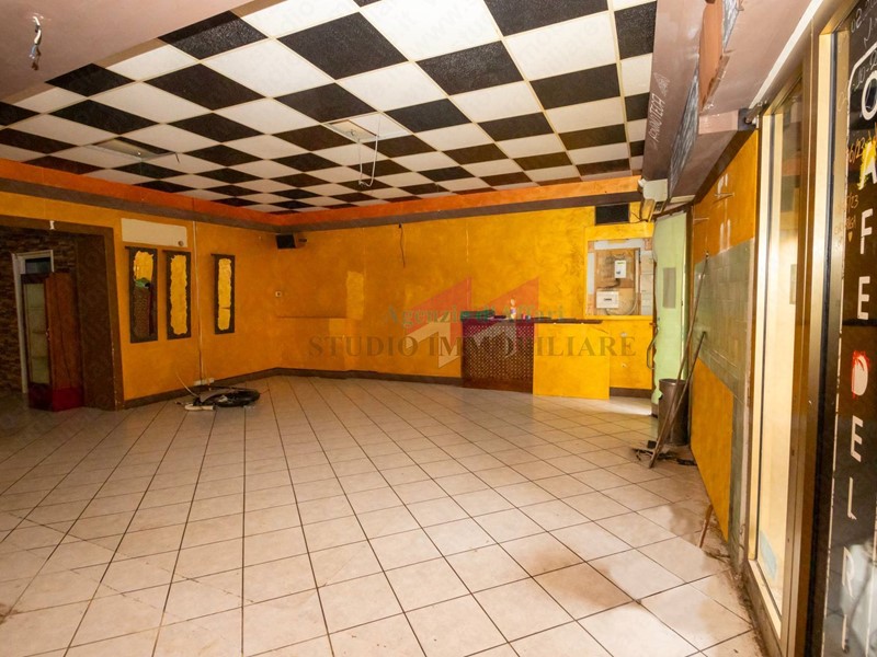 Immobile commerciale in Affitto a Bergantino, 900€, 115 m²