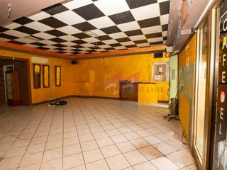 Immobile commerciale in Affitto a Bergantino, 900€, 115 m²