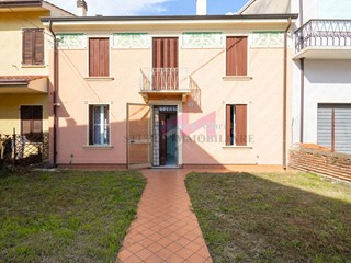 Casa Semi Indipendente in Vendita a Ceneselli, 50'000€, 163 m², con Box