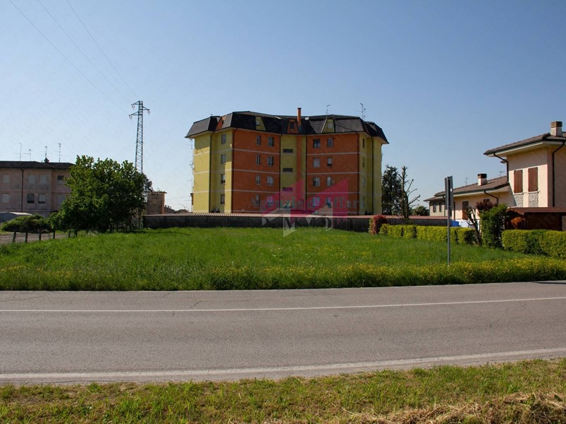 Terreno edificabile in Vendita a Bergantino, 30'000€, 1200 m²