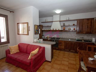 Quadrilocale in Vendita a Bergantino, 50'000€, 100 m²