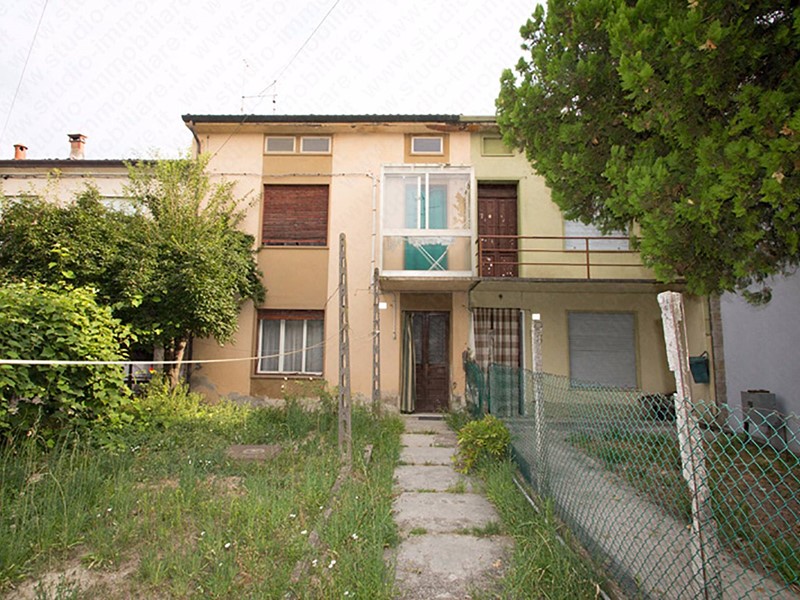 Casa Semi Indipendente in Vendita a Bergantino, 35'000€, 120 m²