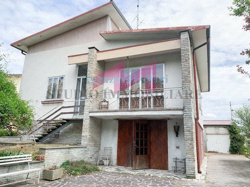 Villa in Vendita a Borgocarbonara, 68'000&euro;, 274 m²