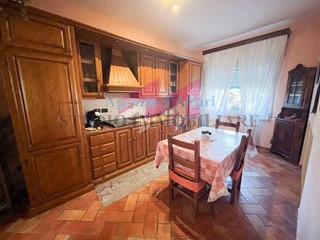 Casa Semi Indipendente in Vendita a Ceneselli, 90'000€, 291 m²