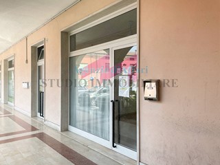 Negozio in Affitto a Castelmassa, 400€, 45 m²