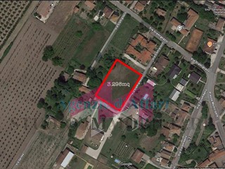 Terreno edificabile in Vendita a Castelnovo Bariano, 115'000€, 3298 m²