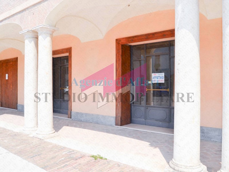 Immobile commerciale in Affitto a Castelmassa, 800€, 80 m²