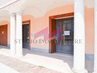 Immobile commerciale in Affitto a Castelmassa, 800€, 80 m²