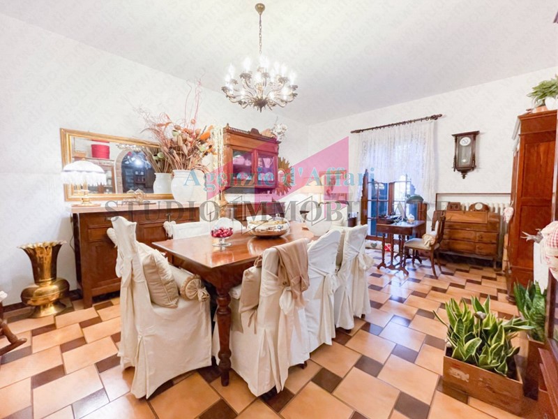Casa Indipendente in Vendita a Castelnovo Bariano, 150'000€, 217 m²
