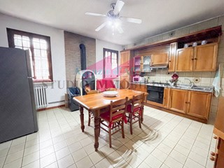 Quadrilocale in Vendita a Castelnovo Bariano, 75'000€, 110 m²