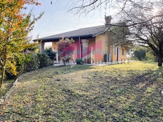 Villa in Vendita a Ceneselli, 210'000€, 200 m²