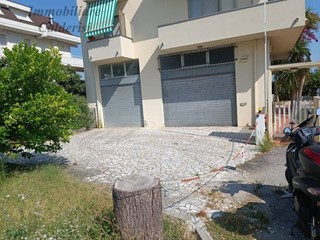 Box in Vendita a San Benedetto del Tronto, 75'000€, 63 m²