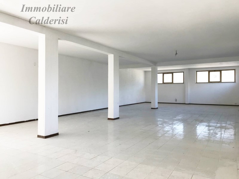 Magazzino in Vendita a Monsampolo del Tronto, 93'000€, 200 m²
