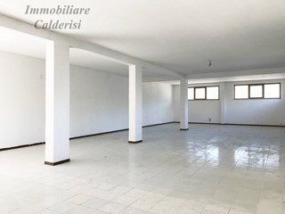 Magazzino in Vendita a Monsampolo del Tronto, 93'000€, 200 m²