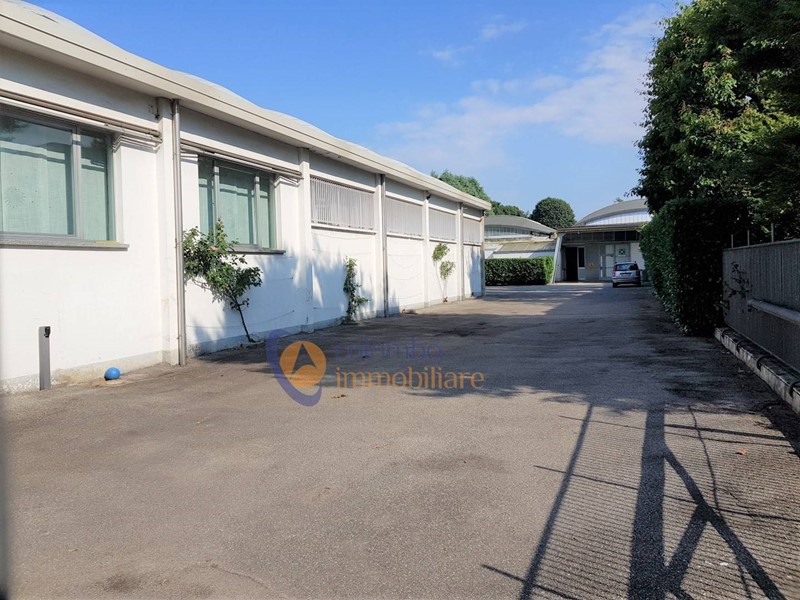 Capannone in Vendita a Olgiate Olona, 1'800'000€, 5000 m²