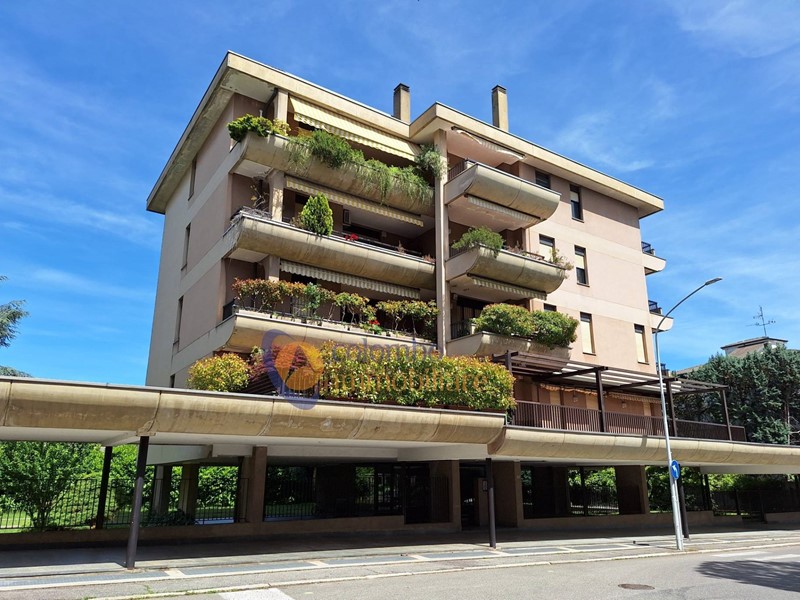 Quadrilocale in Vendita a Busto Arsizio, 245'000€, 137 m²