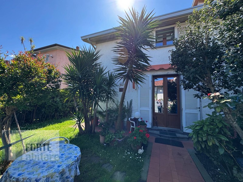 Villa in Vendita a Forte dei Marmi, 850'000€, 170 m²